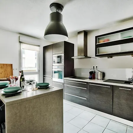 2-bedroom Stadium & Ldlc Arena Within Walking Distance Garage *