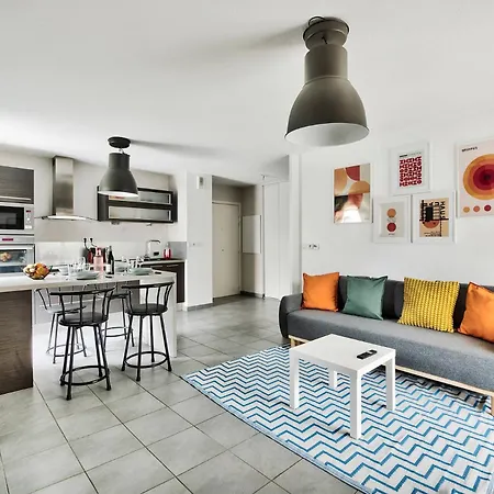 Apartment 2-bedroom Stadium & Ldlc Arena Within Walking Distance Garage *