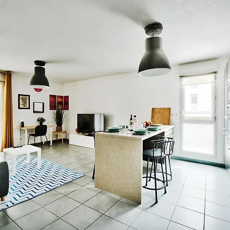 2-bedroom Stadium & Ldlc Arena Within Walking Distance Garage * Meyzieu